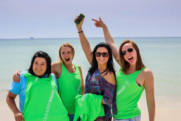 edlinOB's tweet photo. @OtterBox fans at OtterBeach, using their Preserver Series waterproof case during #springbreak #pcb! #ottertour2014 http://t.co/B4TZSmaQ47