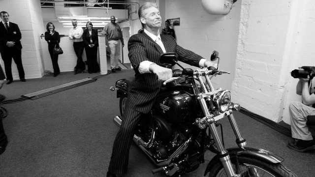 BjsEk3pIAAEg4oC.png:large