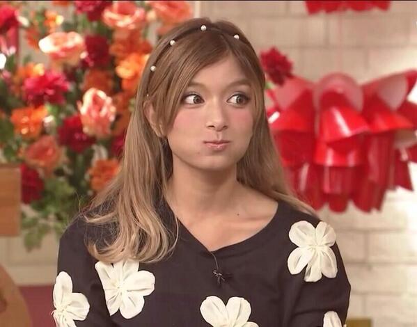 Rolaworld4's tweet photo. ローラの誕生日まであと3日！！
誕生日おめでとう*\(^o^)/*
ローラの誕生日までに330RT!!!!!!
ローラファンなら余裕っしょ？？
3日で330RTとか余裕っしょ？？？
#rola #ローラ #ローラ生誕祭 http://t.co/Uya3CNgH6U