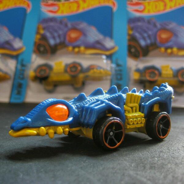 MrHotWheels's tweet photo. 2014 Hot Wheels Fangster Treasure Hunt #hotwheels #treasurehunt #fangster #diecast http://t.co/2ouC6MpsNE
