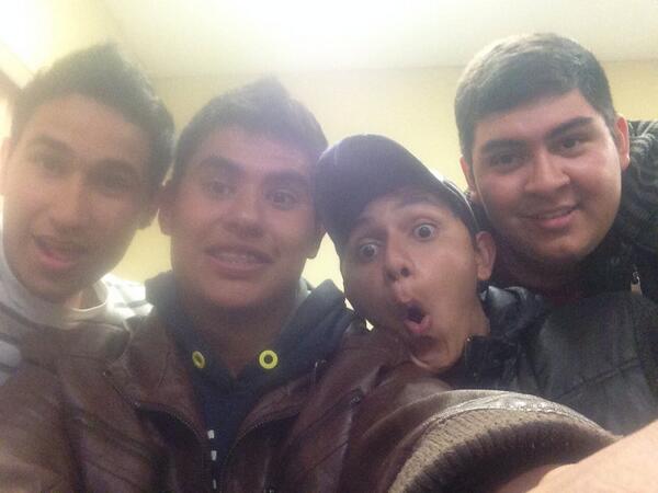 _alanrdz93's tweet image. Cual clase #selfie