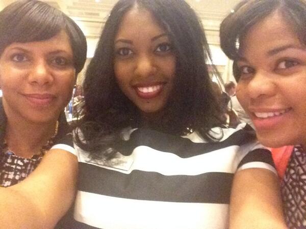 A_Eld468's tweet photo. Usie!!! #OurTimeARRO @ValerieM526 @Stephnosworld http://t.co/nAaVezslpG