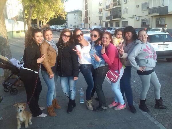 mariarp1988's tweet photo. Con mis guapas y exando de menos ala ke faltan @carmencarmelaa @xaveluska @vero__tego @lidiaduran68 @rociosegovia87 http://t.co/s1yOsvanLn