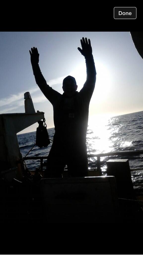DuthieStephen's tweet photo. #photobomb #bracoden #pairtrawl #eatmorefish http://t.co/MPAJz0aS3N