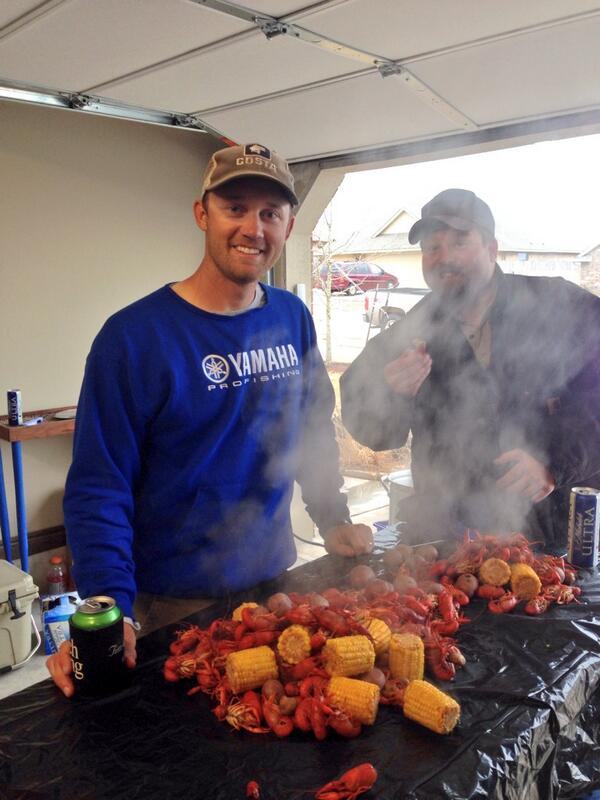 JaredMillerBass's tweet photo. Louisiana crawfish boil in Oklahoma! @BASS_nation @YamahaOutboards http://t.co/fcbVhzgYPA