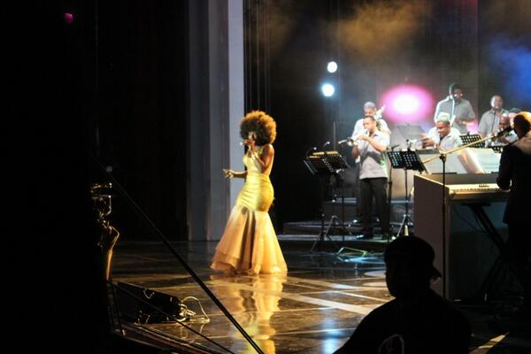 AmaraLaNegraALN's tweet photo. Que Momento Tan Importante En Vida Cantando en #yosoylasalsa Con los Mejores Salseros de Todo Los Tiempos! #CeliaCruz http://t.co/fzadKy6o5t