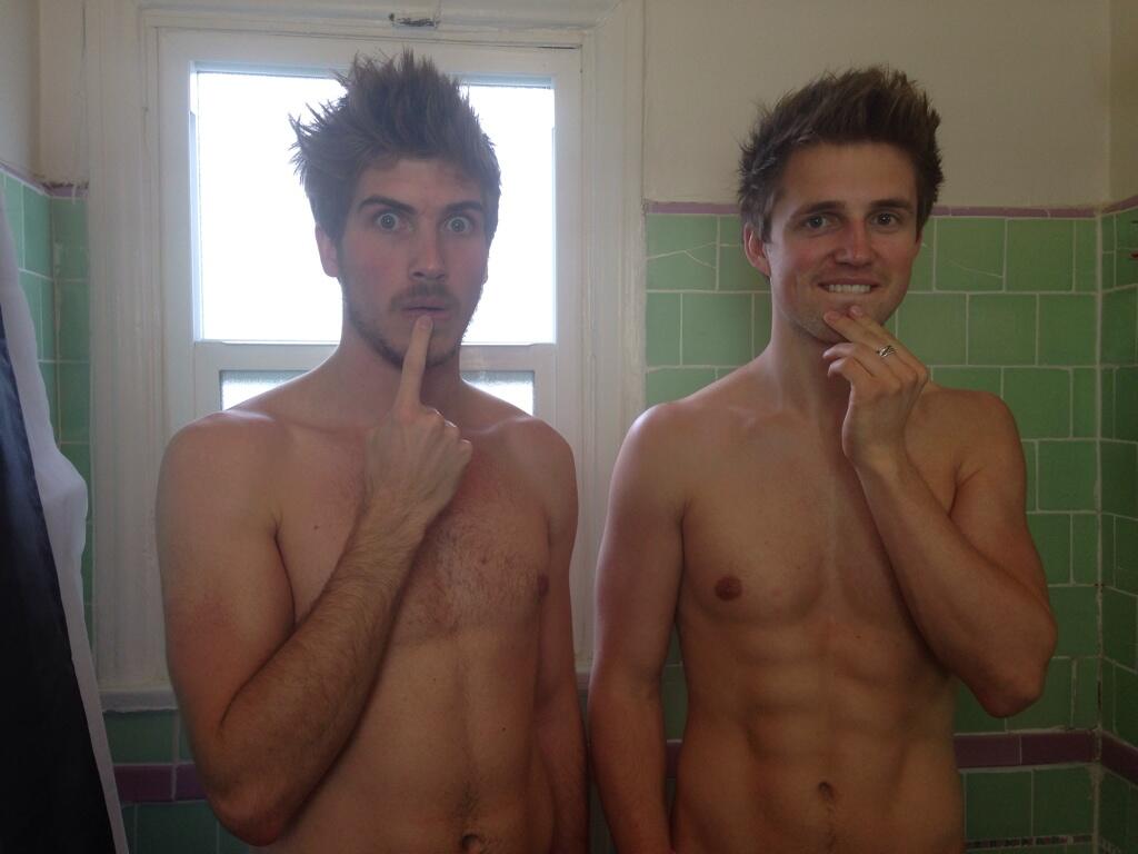 Hvor fint byld familie tyler oakley on Twitter: "found @JoeyGraceffa &amp; @MarcusButlerTv in my  bathroom like this... so, like, please pray for me http://t.co/bMa4KwNQIB"  / Twitter