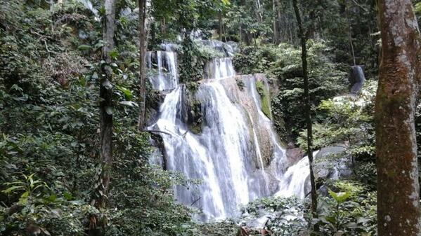 Ini penampakan air terjun Mata Buntu dari tangga dasar, Wasuponda #LuwuTimur