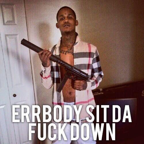 CauseWereGuys's tweet photo. When you lose your phone in class http://t.co/khtQjCe7Y2