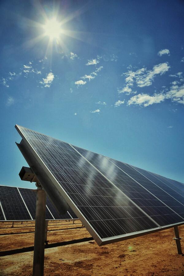 MoverAMexico's tweet photo. En Baja California Sur inauguré la Central Fotovoltaica Aura Solar I, que beneficia a 95 mil habitantes de la región http://t.co/PC9JaIAVv4