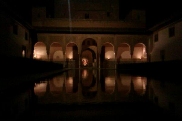 Manu2Granada's tweet photo. Alhambra de noche... MÁGICA http://t.co/m0MJyRoX85