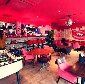 猫屋敷ともげ 閲覧垢 ロマンスのスタートのmvのカフェは 渋谷にある カフェフラミンゴ という ところみたい Http T Co Jd8eywqk9b