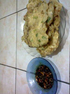 hanafiahjamila2's tweet photo. Sarapan dg tempe mendoan ASLI cilacap http://t.co/2089JitIr6