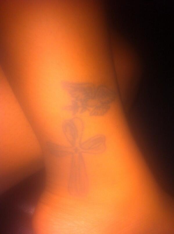 DamnGinna's tweet photo. “@sigg_loso: “@SexMyTattoos: quote this tweet with a tattoo🎨💉” http://t.co/sQolNxsaO1” http://t.co/rXn8on3Wzw