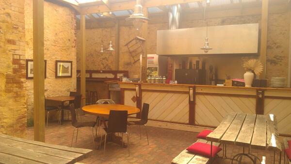 FleurieuLiving's tweet photo. Smokehouse and wood oven at the Courthouse- Normanville.#fleurieuliving http://t.co/kWVViBAVjm