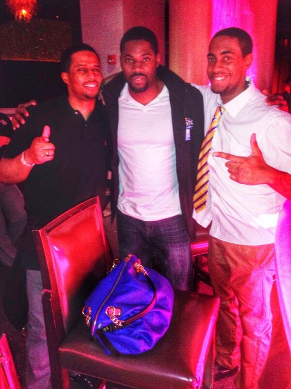 ACDMDC2009's tweet photo. @Phillyboyfrito @D_Gourdy31385 my bros #ourtimearro http://t.co/opXQYTyApt