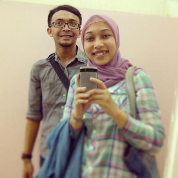diah_tp's tweet photo. Belajar selfie.... http://t.co/E7ue4TvxI2