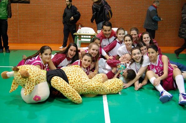 ucacb's tweet photo. CB UCA, CAMPEÓN PROVINCIAL INFANTIL FEMENINO http://t.co/qgiu4djODe @aepanos @VinosElYugo @PeriodistasAB http://t.co/vsWP37a1LK