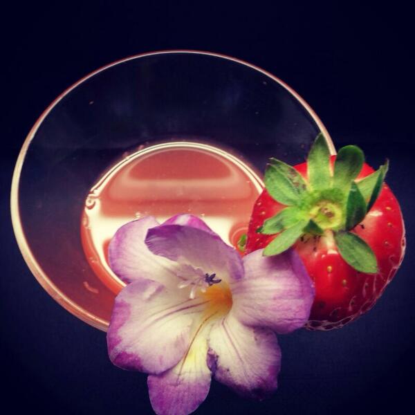 Didabar1's tweet photo. Ecco il cocktail dell'#Aperoshopping.... Le drink c'est chic!!! Vi aspettiamo stasera!!! Via valpetrosa 5!!! http://t.co/oJtDkvzEmI