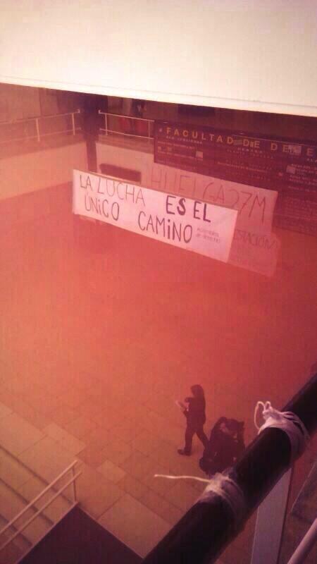 SorayaSotillo's tweet photo. Esto esta pasando en derecho #UCM http://t.co/7il7cOYnlv