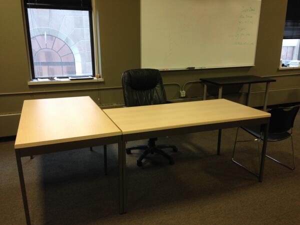 CoderNights's tweet image. Want to claim a desk at @96square? There are whiteboards everywhere. #CoderNights