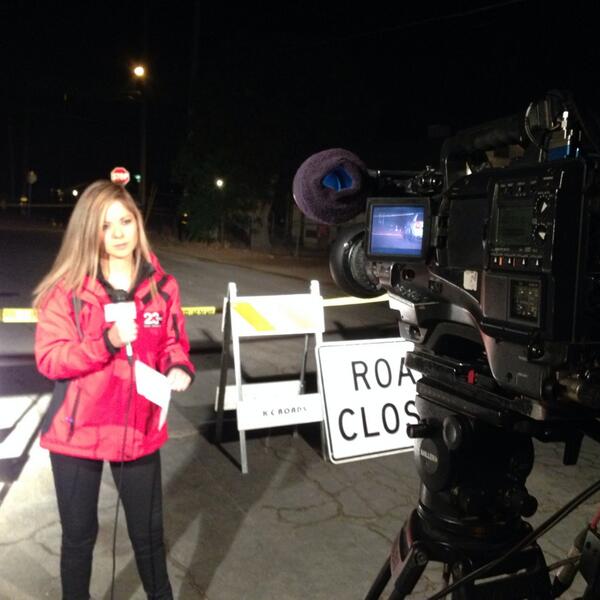 LindseyAdams_TV's tweet photo. Live at the scene of an officer-involved shooting in Oildale, that has part of Beardsley closed. Watch @23ABCNews http://t.co/JL9g9yHYo8