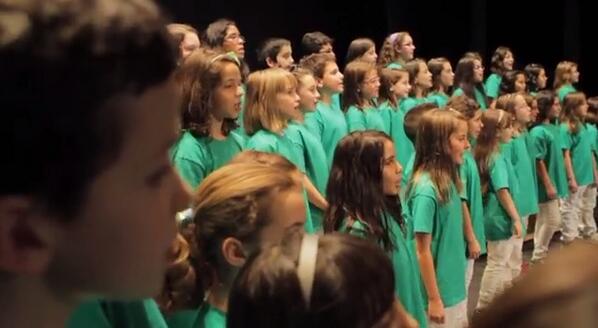 VÍDEO: Una canción para defender la escuela pública eldiario.es/sociedad/VIDEO…