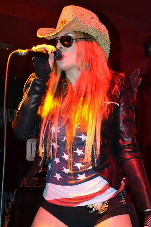 Este sabado Black Rock estaremos tocando en acustico a las 19.00h en el Fnac de La Gavia,en Madrid.No falteis!!!!