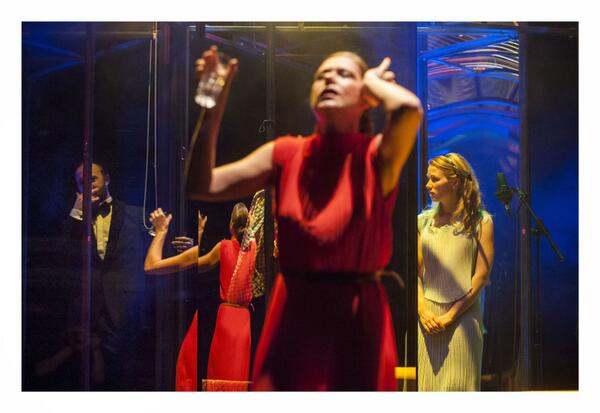 ccBerchem's tweet photo. Zaterdag 29 @SKaGeNtheatre #allobouteve en er zijn nog een aantal tickets!! http://t.co/0rw7zFLbgG