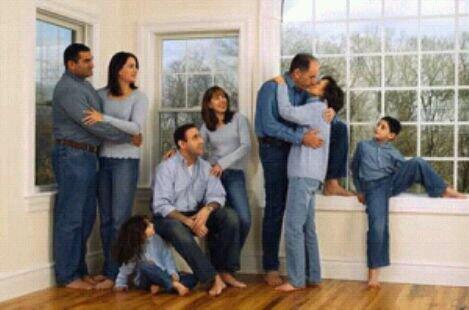pwhitfield_'s tweet image. Of all the awkward families in class today, they&apos;re my favorite. #CSS3311 @Prof_Damron