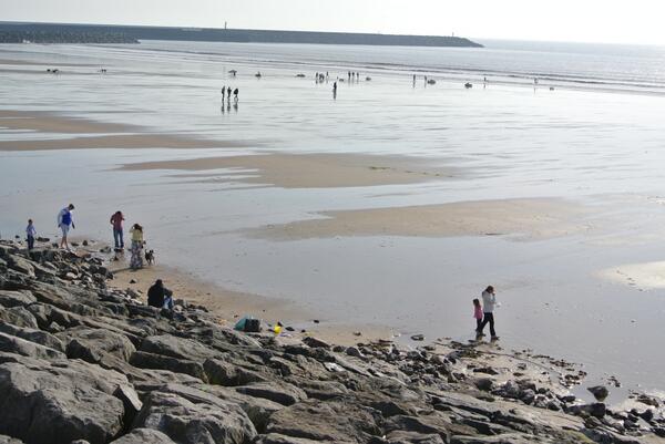 AberavonBeach's tweet photo. Sunny Saturday afternoon http://t.co/Cv4icn5Nvo