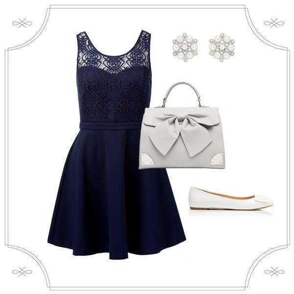 Dantel desenli lacivert elbise ile baharı karşılayın. Forever New!