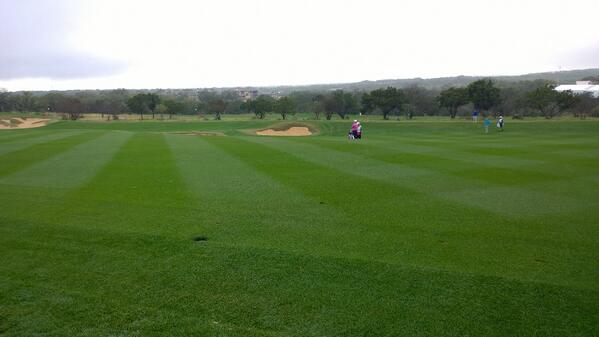 benhunted's tweet image. 11 hole is a 405 par 4. @TwoGlovesGolf preparing for his approach to the green. #2Gloves #VTO