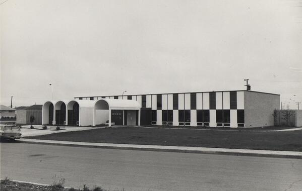 EPLdotCA's tweet photo. Jasper Place branch originally opened in 1961 when Jasper Place was a separate community from yeg #throwbackthursday http://t.co/ElNhRhr3Zp