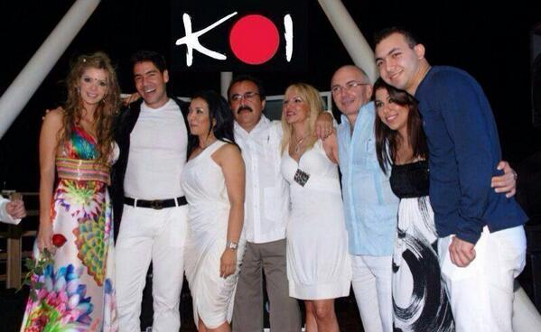 Caroshining's tweet photo. W. Vallenilla inaugurando su restaurant KOI. Comida Japonesa en la Castellana Reguemos la voz para que nadie vaya! http://t.co/VSJmt86DN6