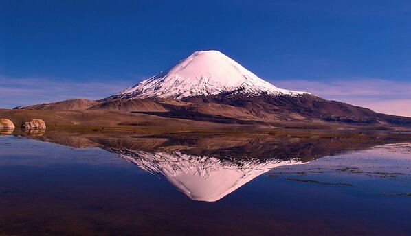 thisisChile's tweet image. Simply stunning. RT  @VivaChile2012: Volcán Parinacota and lago Chungará. #Chile