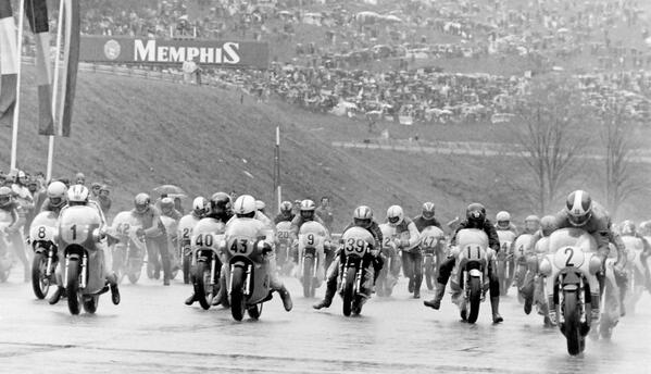 JesSanSan's tweet photo. #HistoricCircuits En 1974, peligroso circuito de Salzburgring. Agostini (2) gana con Yamaha, 2º bonera y 3º sheene. http://t.co/9Ib6xe3vBi