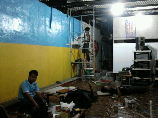 thekostancorner's tweet photo. Gini hari masih di lapak buat renovasi tempat untuk dijadikan warkop tongkrongan. http://t.co/yUhcjCvXVo