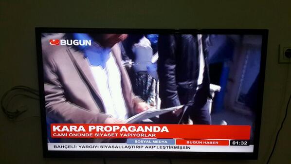 mustafa31179274's tweet photo. #İtibarımızıSIFIRLADILAR
Cami önünde Hizmet Erlerini kötüler broşür dağıtıyorlar. http://t.co/AOsltG75yG