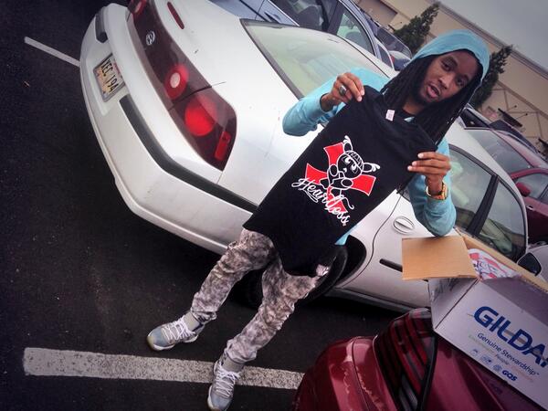 Mash_Og's tweet photo. Aye!... my nigha @DanielHless got dem shirts in ! #HeartlessGang #mashvisuals #youknodattttt http://t.co/wnUV1TrPN1