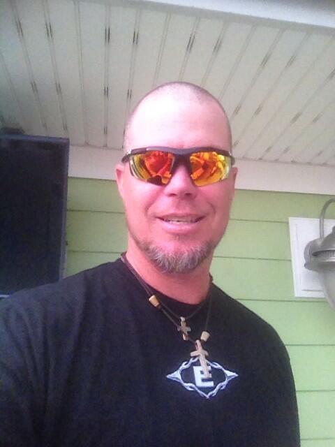Cut4's tweet photo. .@Braves legend @RealCJ10 shaves his head for cancer research: http://t.co/1gFgYp9mpl http://t.co/ipHEpH3CJw
