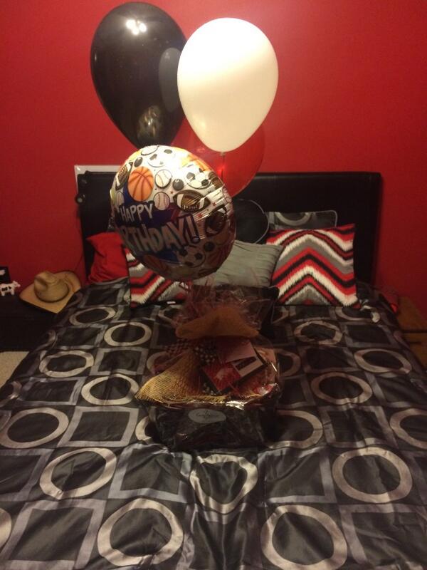 EadsKolton's tweet photo. @brycatt what the best girl friend in the world got me for my birthday 😍😊😘 http://t.co/GMeMXev1Dd