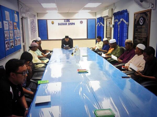CCSCJempol's tweet photo. Salam Jumaat,Penghulu segala hari,Mulakan Hari Jumaat dgn Bacaan Surah Yasin @AADKNSembilan @norlidajr66 @Mae_ivan http://t.co/0wFXvgnzU6