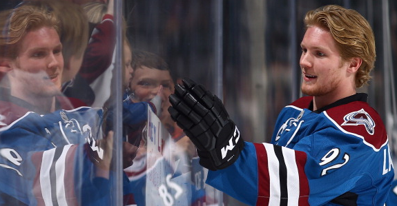 Bjx1WYICIAAlBrE.png:large