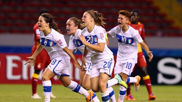 womensfootie_id's tweet photo. #photo: selebrasi skuad Italia setelah memastikan diri lolos ke semifinal #U17WWC | cc: @infoAzzurri @SerieA_Lawas http://t.co/PmWLHdYM7n