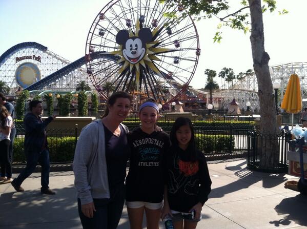 dscribnermd's tweet image. Disneyland with the girls!