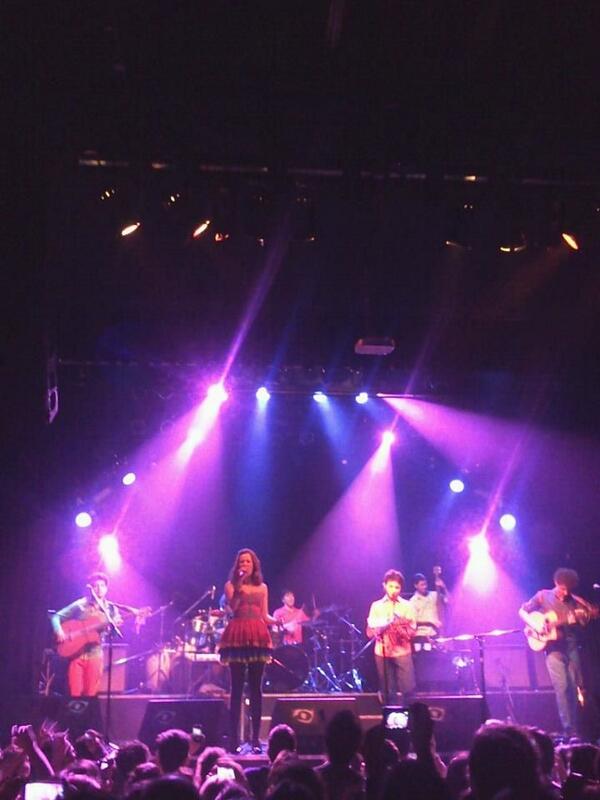 Suin a la colombiana en la ciudad de la furia! <a href="/monsieurperine/">Monsieur Periné</a> gracias por su magia musical!  (: