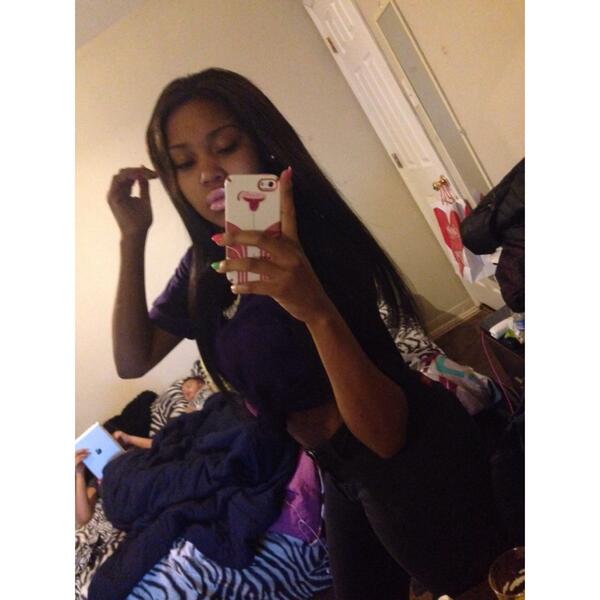 prettytalija's tweet image. Brought A Mirror Just So I Could Face The Truth😍🙈💯