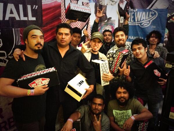 vans_mx's tweet photo. Hola, estamos en el backstage de #VansVL14 desde el #XVL14 con @LosChoclok1 http://t.co/qF6uj6mNnW