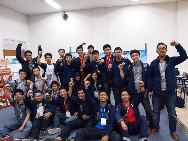 Circle_UNDIP's tweet photo. Nihh ada team LKTB yg lomba kmarin..
@diandhitya @nanaksetya @_purbatorang @caturayuw @AlianKuntoro dkk
Banyak ya..:D http://t.co/t2V9XGAf7A